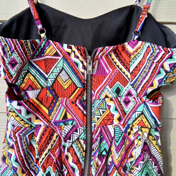 Material Girl Aztec Geometric Cut Out Tunic Top XS - Picture 4 of 7